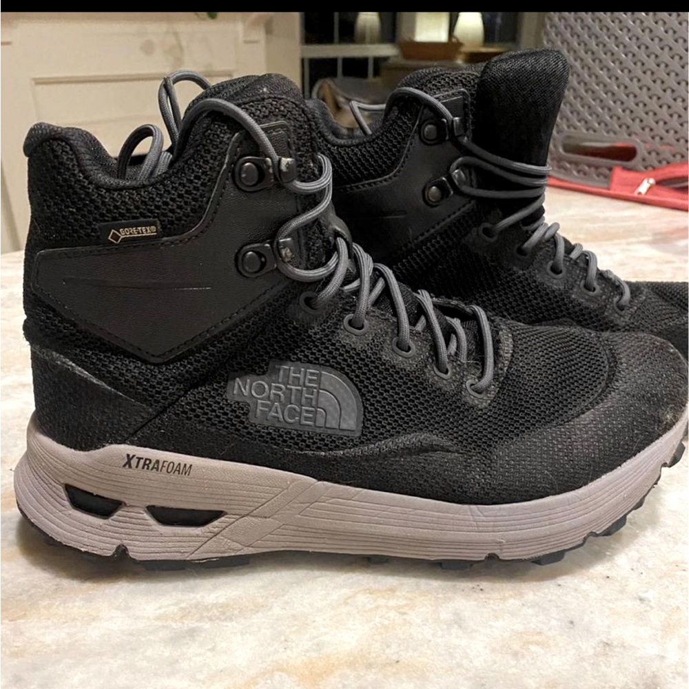 North Face Hiking Boots Men, size 8.5, black/grey, Like New